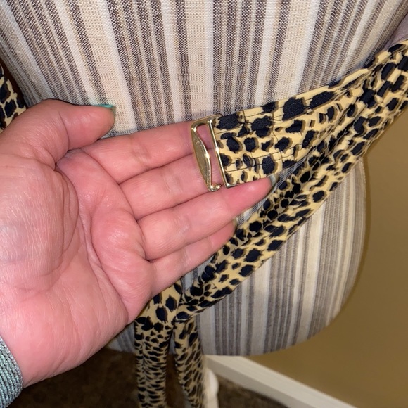 Victoria’s Secret | Leopard Print Bikini Top - 34DD - Picture 6 of 7